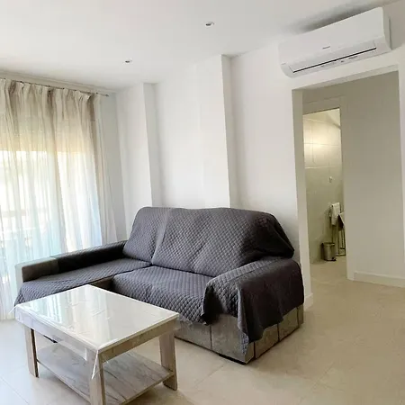 Amplio Apartamento En By Bebalmy شقة